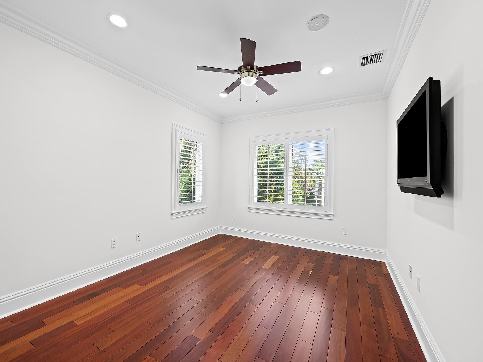 RIO VISTA ISLES - Residential