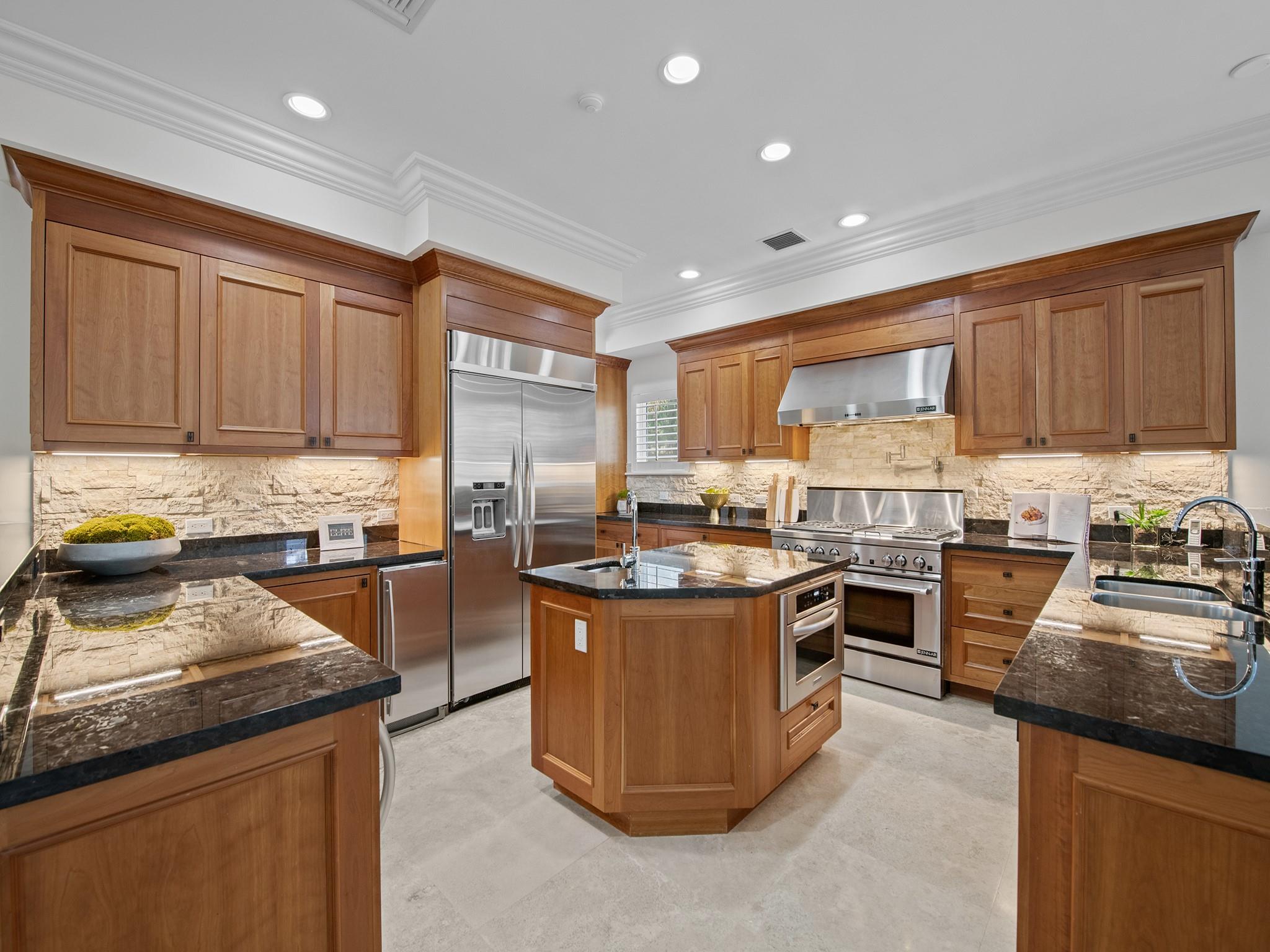 RIO VISTA ISLES - Residential