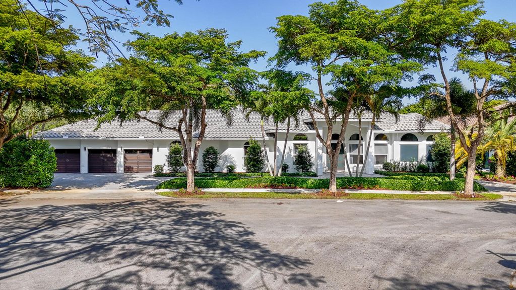 Photo of 1000 SW 21st Avenue, Boca Raton, FL 33486 (MLS # R11092018)