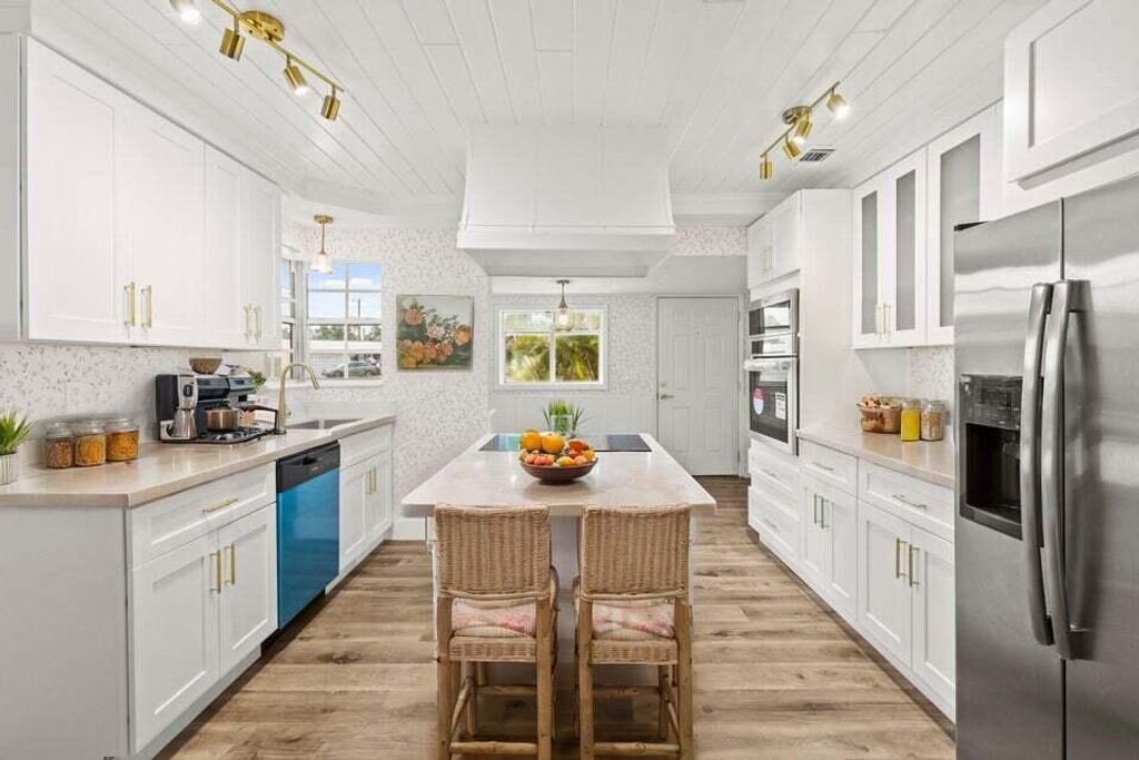 Photo of 379 Garden Boulevard, Palm Beach Gardens, FL 33410 (MLS # R11125212)