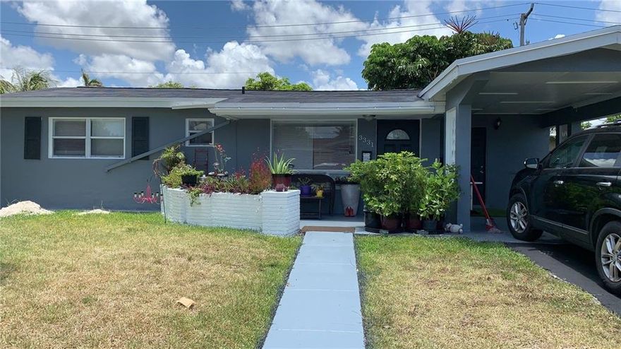 GREAT STARTER HOME 3/2 IN LAUDERDALE LAKES MOVE IN READY ROOF 2 YEARS OLD .