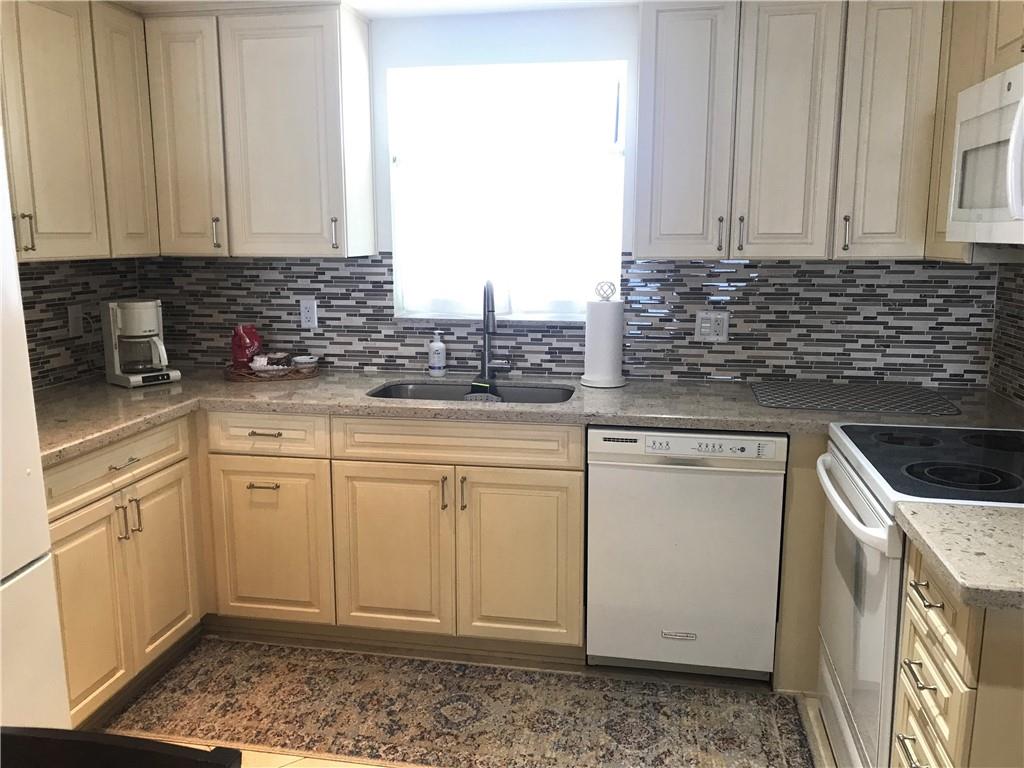 HILLSBORO LE BARON CONDO - Residential Lease