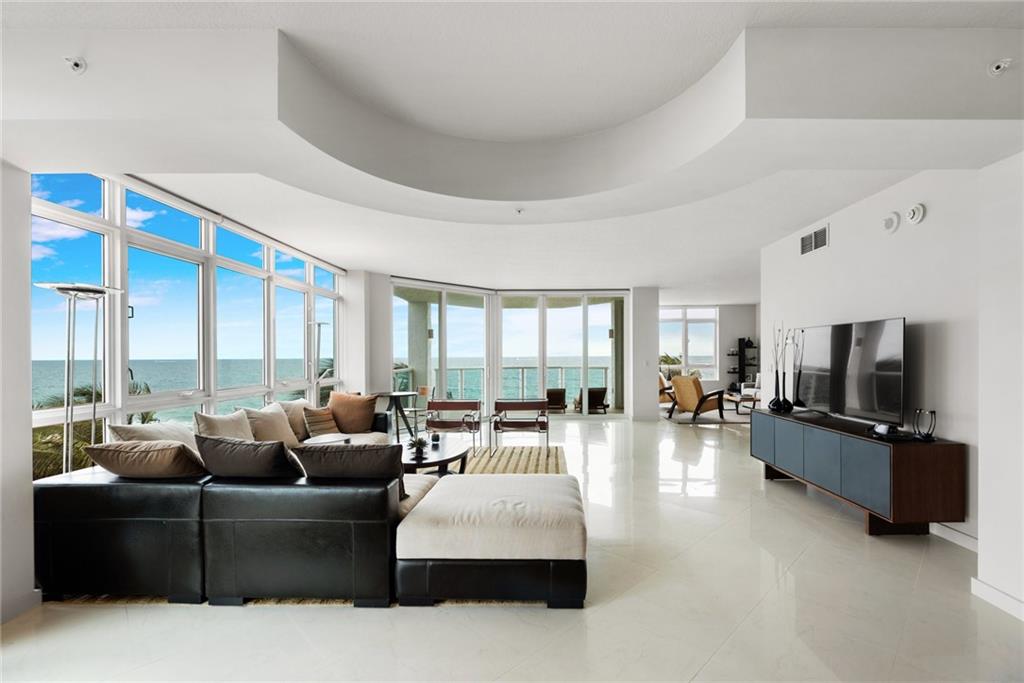 CRISTELLE CAY - Residential
