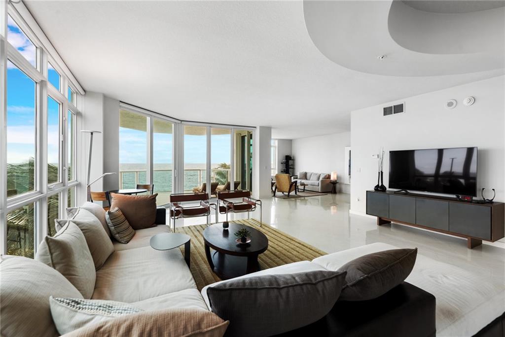 CRISTELLE CAY - Residential