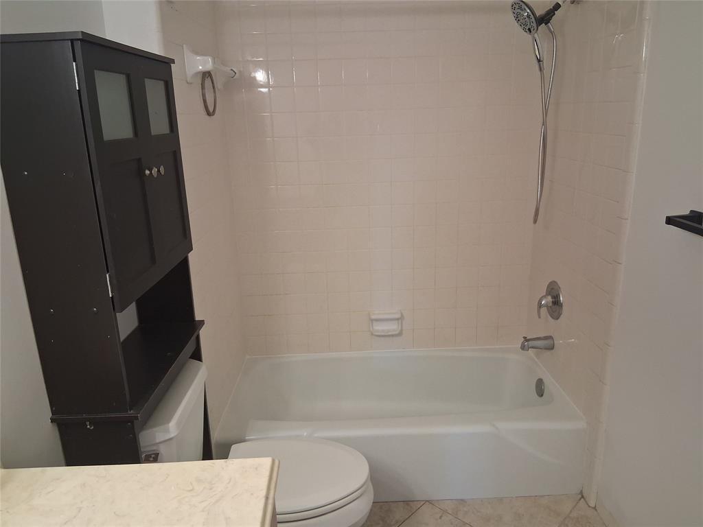 505 DEERFIELD CONDO - Residential Lease