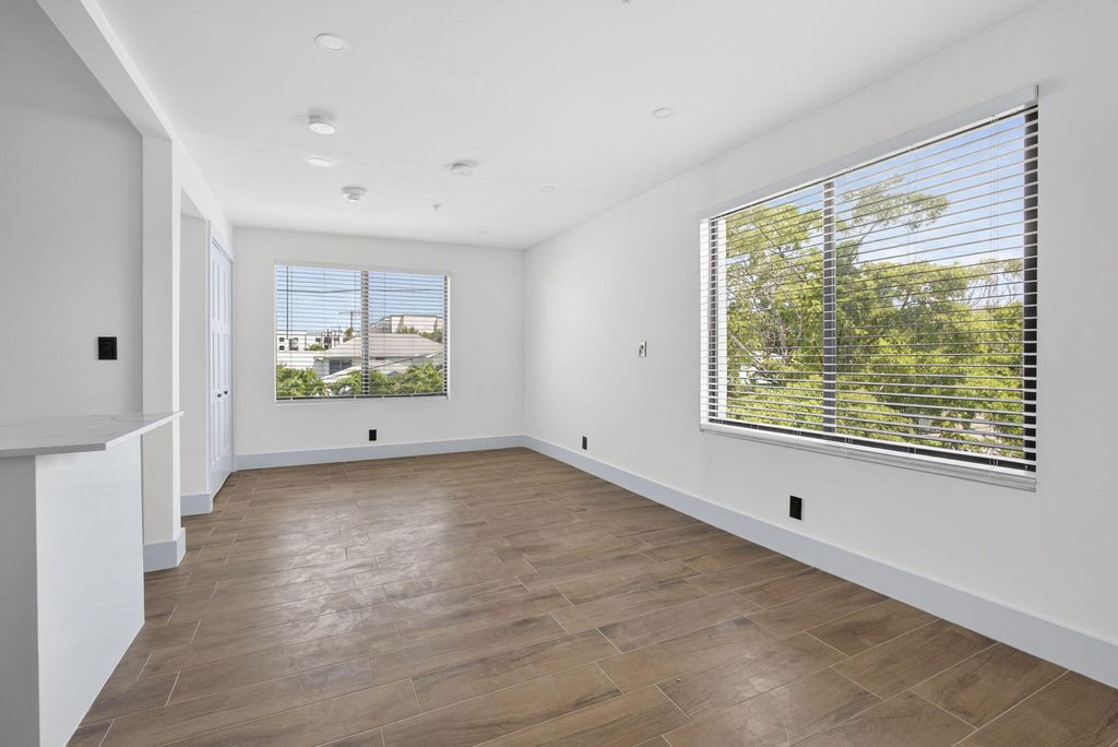 Photo of 2032 N Dixie Highway #6, West Palm Beach, FL 33407 (MLS # B26019144)