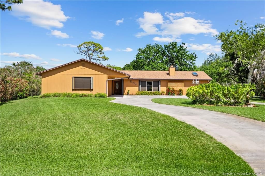 Photo of 903 SW Willow Lane, Palm City, FL 34990 (MLS # B26017380)