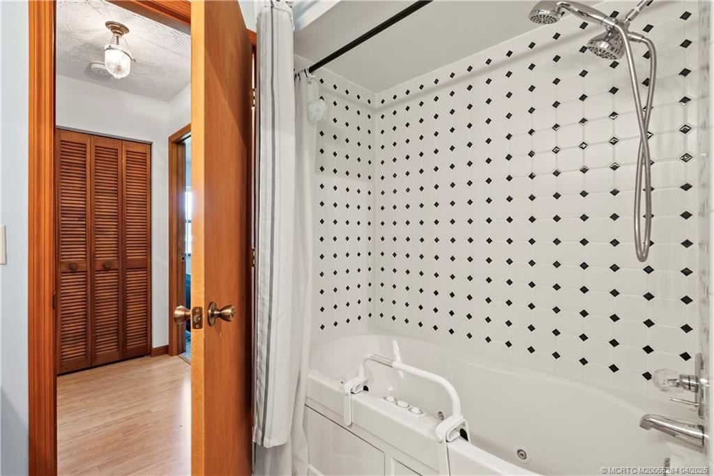 CANOE CREEK - Residential