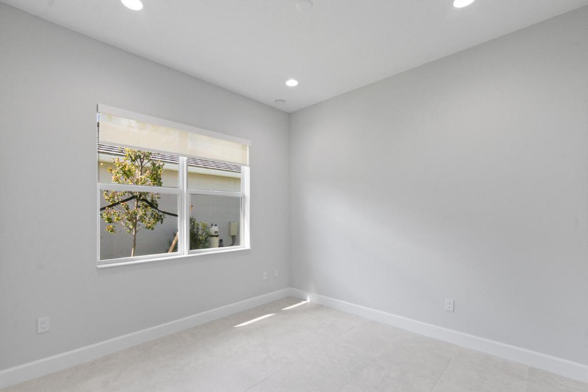 ORCHARDS OF WESTLAKE PHASE 1 - Residential Lease