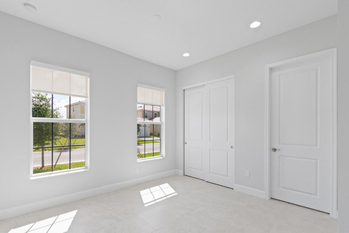 ORCHARDS OF WESTLAKE PHASE 1 - Residential Lease