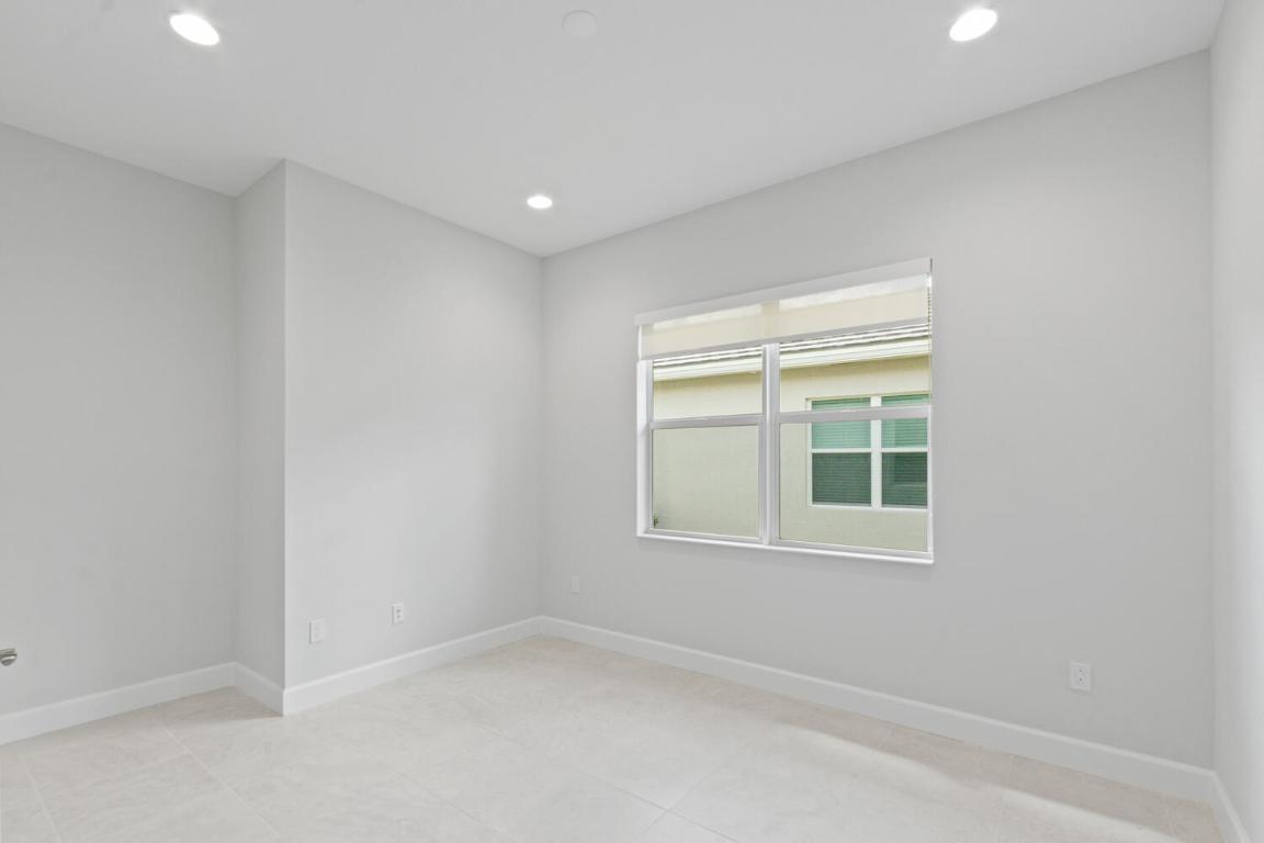 ORCHARDS OF WESTLAKE PHASE 1 - Residential Lease