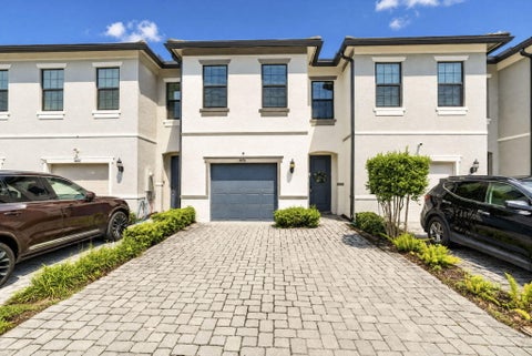 Photo of 4416 Appleton Circle E, Oakland Park, FL 33309 (MLS # B26076879)