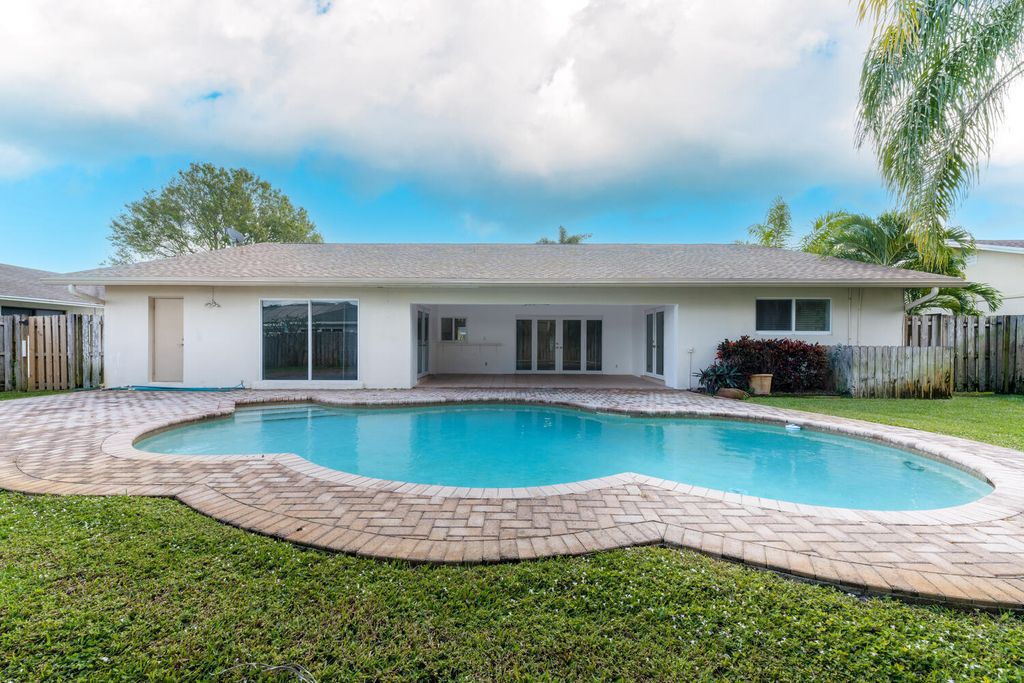 Photo of 4695 Brandywine Drive, Boca Raton, FL 33487 (MLS # B26029895)