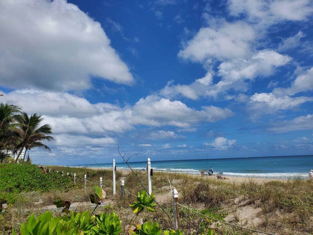 Photo of 1481 S Ocean Boulevard #339, Lauderdale By The Sea, FL 33062 (MLS # B26049387)