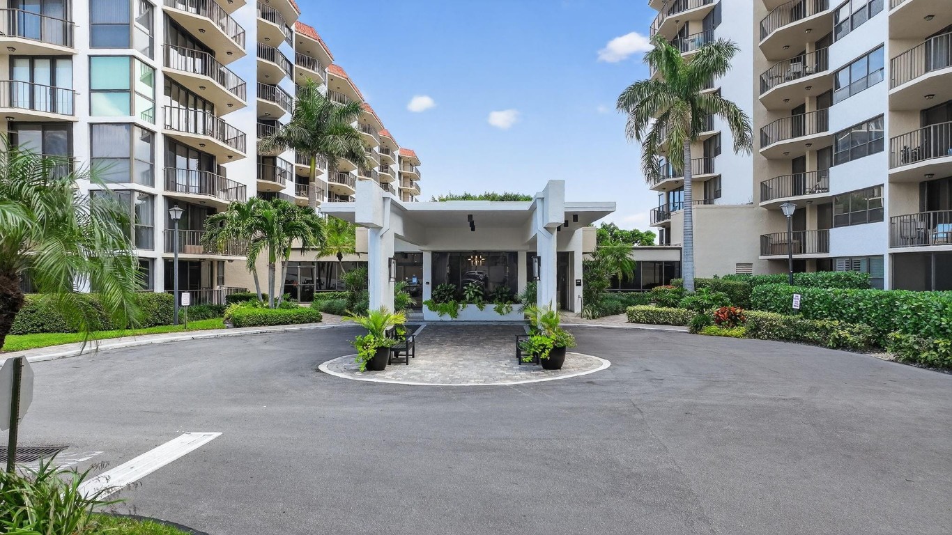 899 Jeffery Street 710