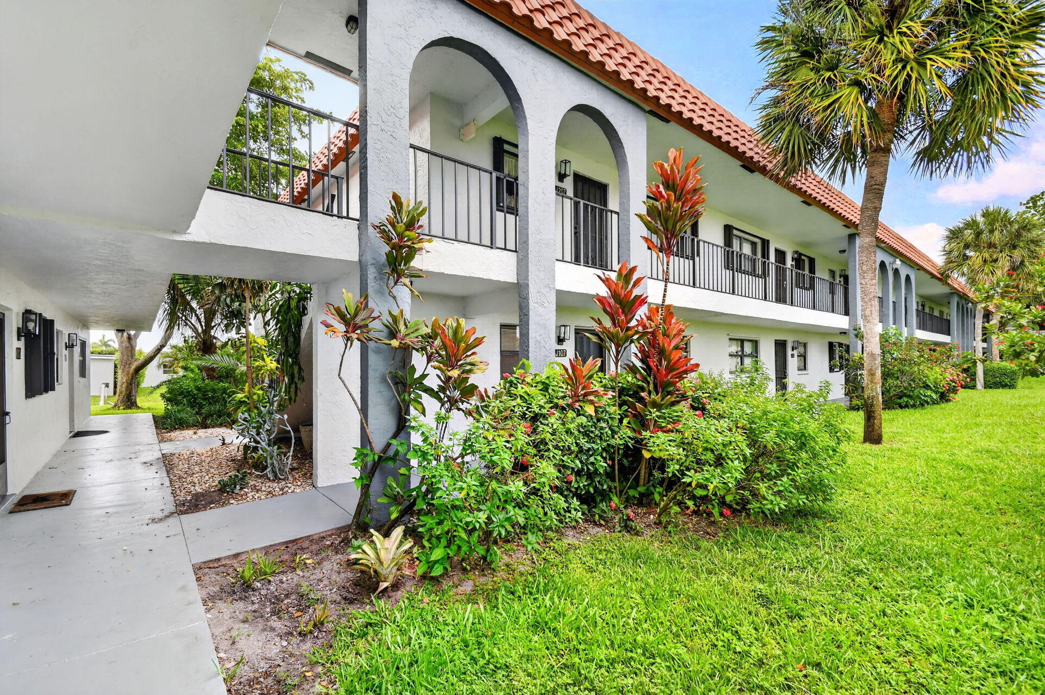 View photos, virtual tours, details... 2101 W Woolbright Road J107