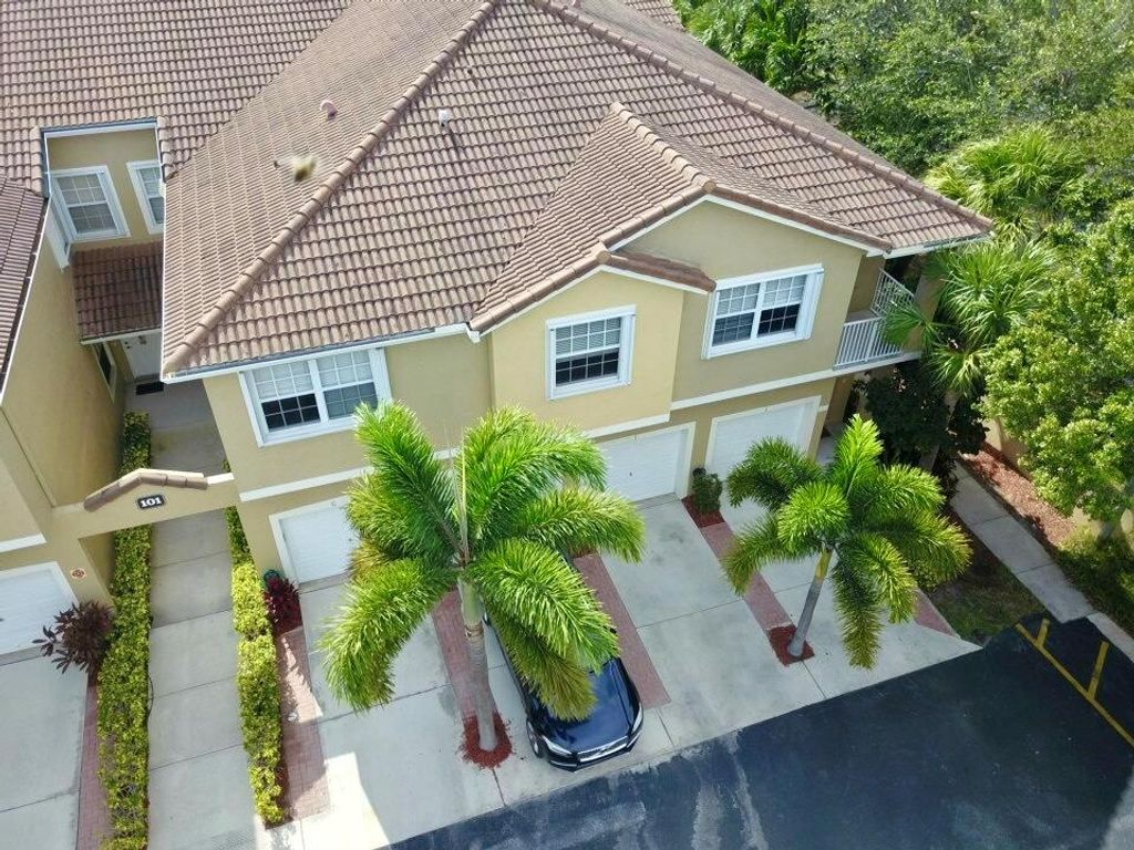 Photo of 101 Lighthouse Circle #I, Tequesta, FL 33469 (MLS # R10752235)