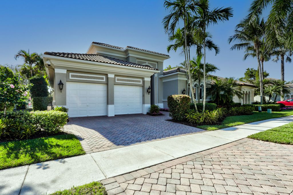 Photo of 120 Via Mariposa, Palm Beach Gardens, FL 33418 (MLS # R10965923)