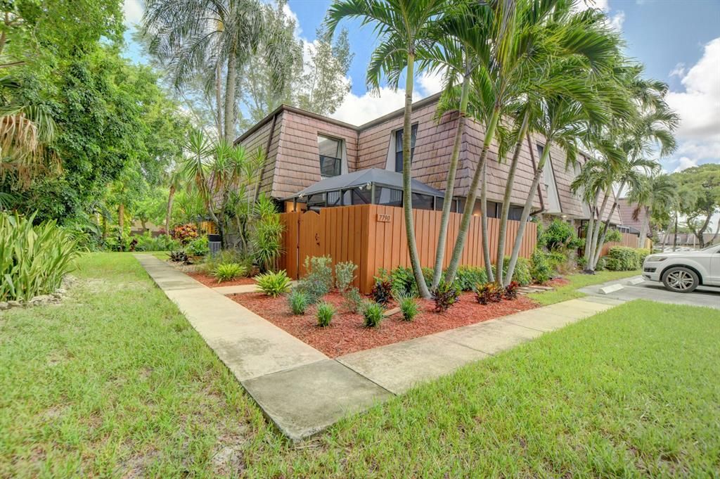 Photo of 7790 Courtyard Run W #199, Boca Raton, FL 33433 (MLS # R10913902)