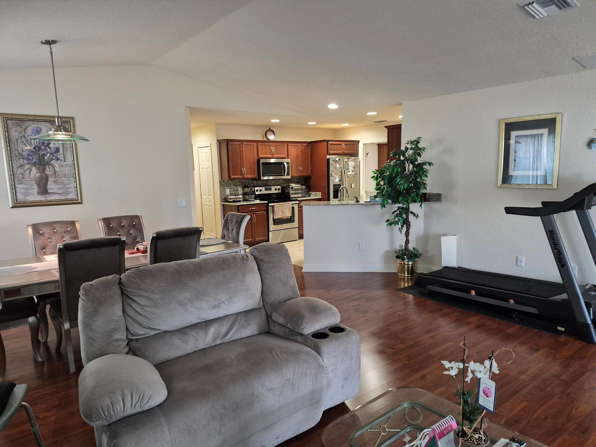 SPANISH LAKES ONE LEASEHO - Residential