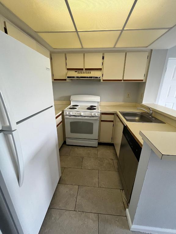 CLEAR LAKE CLUB CONDO - Residential Lease