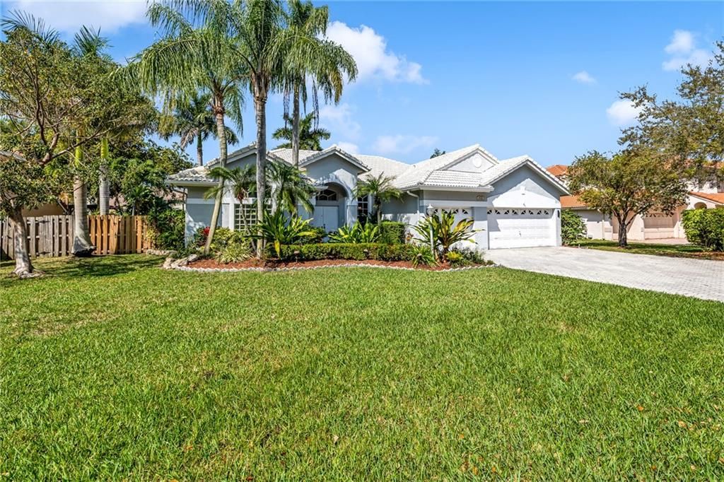 Photo of 6121 Superior Blvd, Davie, FL 33331 (MLS # F10370872)