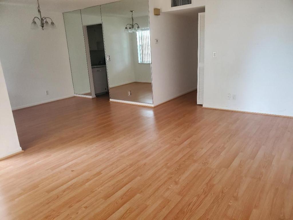 STRATFORD CONDOMINIUM - Residential