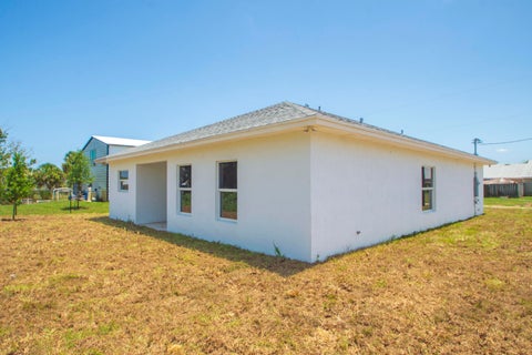 Tiny photo for 920 7th Place, Vero Beach, FL 32962 (MLS # B26053929)