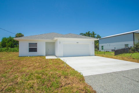 Tiny photo for 920 7th Place, Vero Beach, FL 32962 (MLS # B26053929)