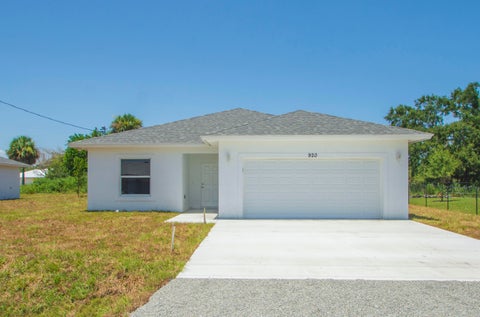 Tiny photo for 920 7th Place, Vero Beach, FL 32962 (MLS # B26053929)