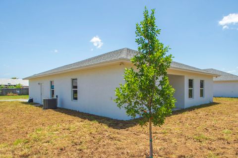 Tiny photo for 920 7th Place, Vero Beach, FL 32962 (MLS # B26053929)