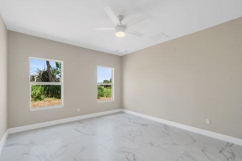 Tiny photo for 920 7th Place, Vero Beach, FL 32962 (MLS # B26053929)