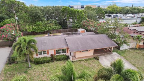 4711 N Palma Circle West Palm Beach FL 33415