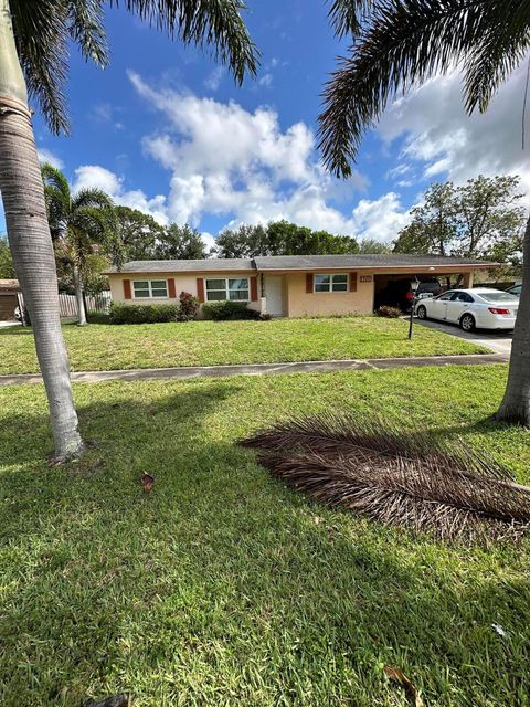 4711 N Palma Circle West Palm Beach FL 33415
