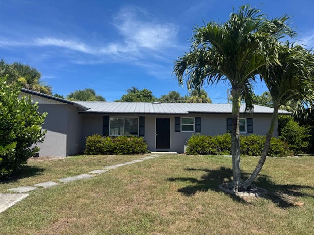 Photo of 709 SE Alamanda Way, Stuart, FL 34996 (MLS # R11103482)