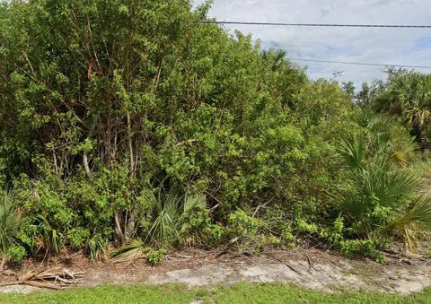 2300 42nd Street, Vero Beach, FL MLS: R11066078
