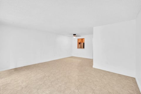 Tiny photo for 1021 Mockingbird Lane #303, Plantation, FL 33324 (MLS # B26043404)