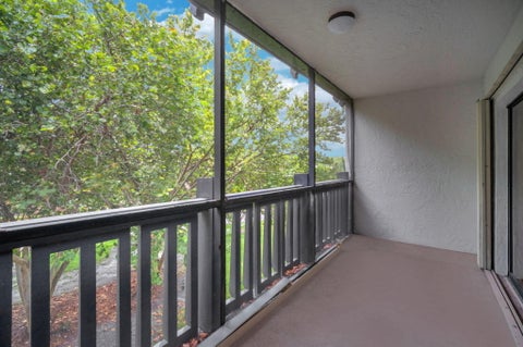 Tiny photo for 1021 Mockingbird Lane #303, Plantation, FL 33324 (MLS # B26043404)