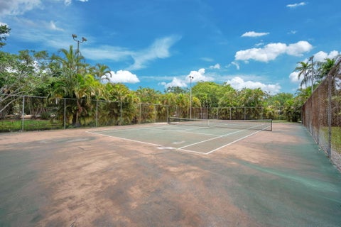 Tiny photo for 1021 Mockingbird Lane #303, Plantation, FL 33324 (MLS # B26043404)