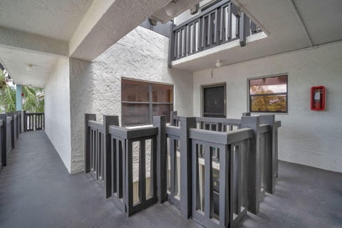 Tiny photo for 1021 Mockingbird Lane #303, Plantation, FL 33324 (MLS # B26043404)