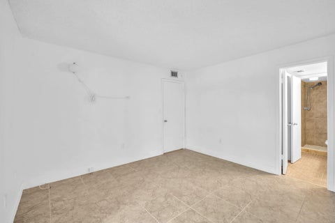 Tiny photo for 1021 Mockingbird Lane #303, Plantation, FL 33324 (MLS # B26043404)