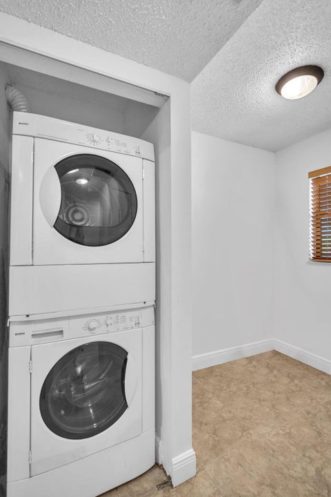 Tiny photo for 1021 Mockingbird Lane #303, Plantation, FL 33324 (MLS # B26043404)