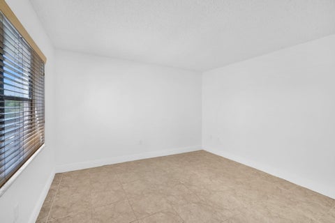 Tiny photo for 1021 Mockingbird Lane #303, Plantation, FL 33324 (MLS # B26043404)
