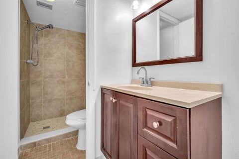 Tiny photo for 1021 Mockingbird Lane #303, Plantation, FL 33324 (MLS # B26043404)