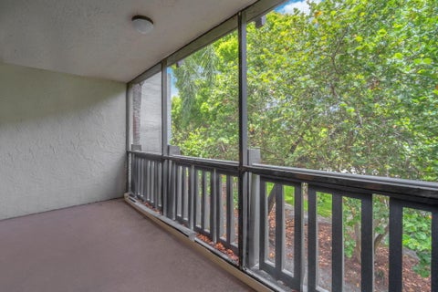 Tiny photo for 1021 Mockingbird Lane #303, Plantation, FL 33324 (MLS # B26043404)