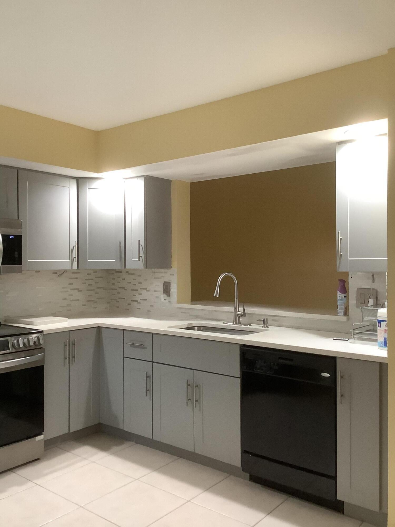 7755 LA MIRADA Drive 31cr