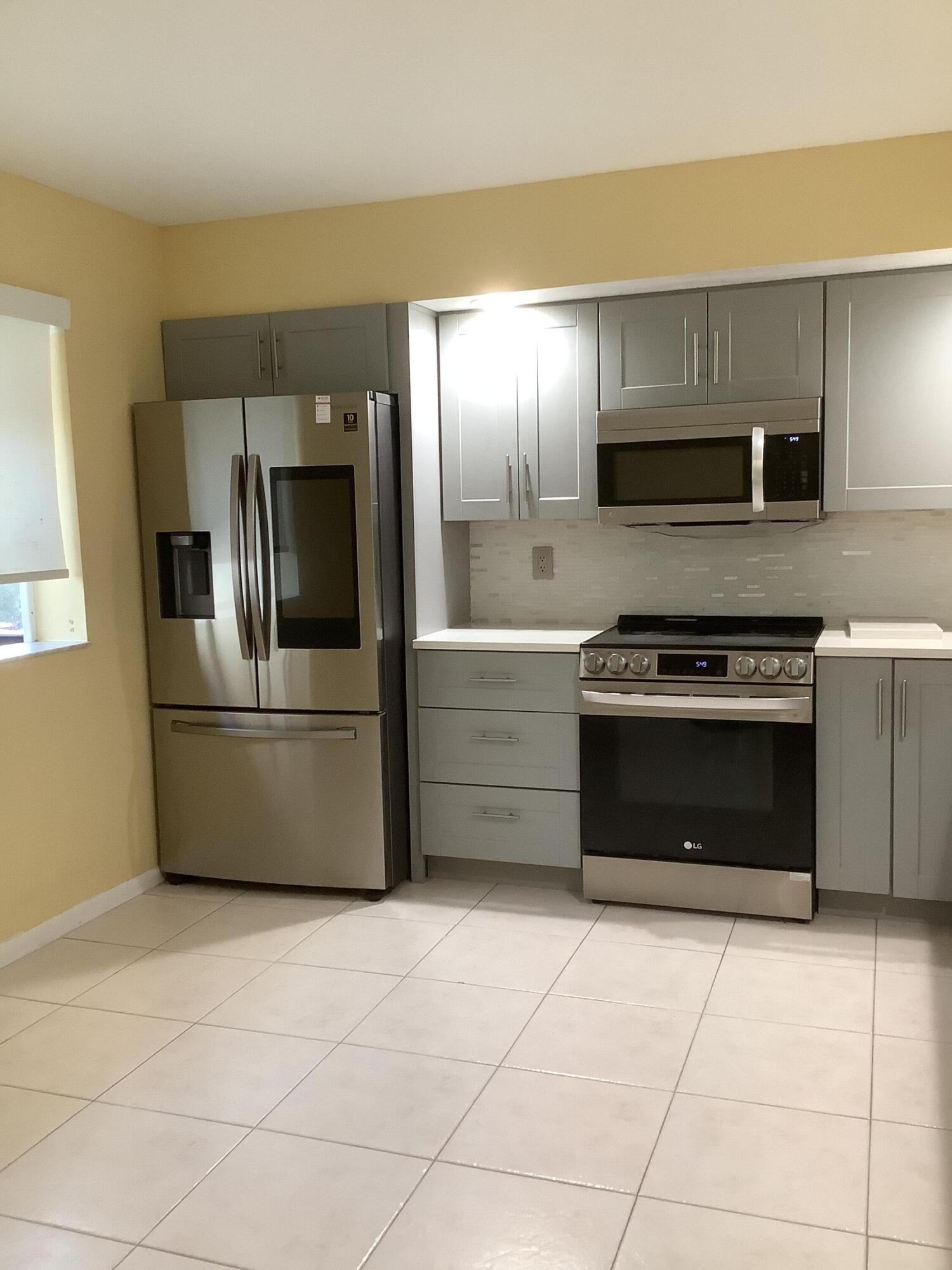 7755 LA MIRADA Drive 31cr