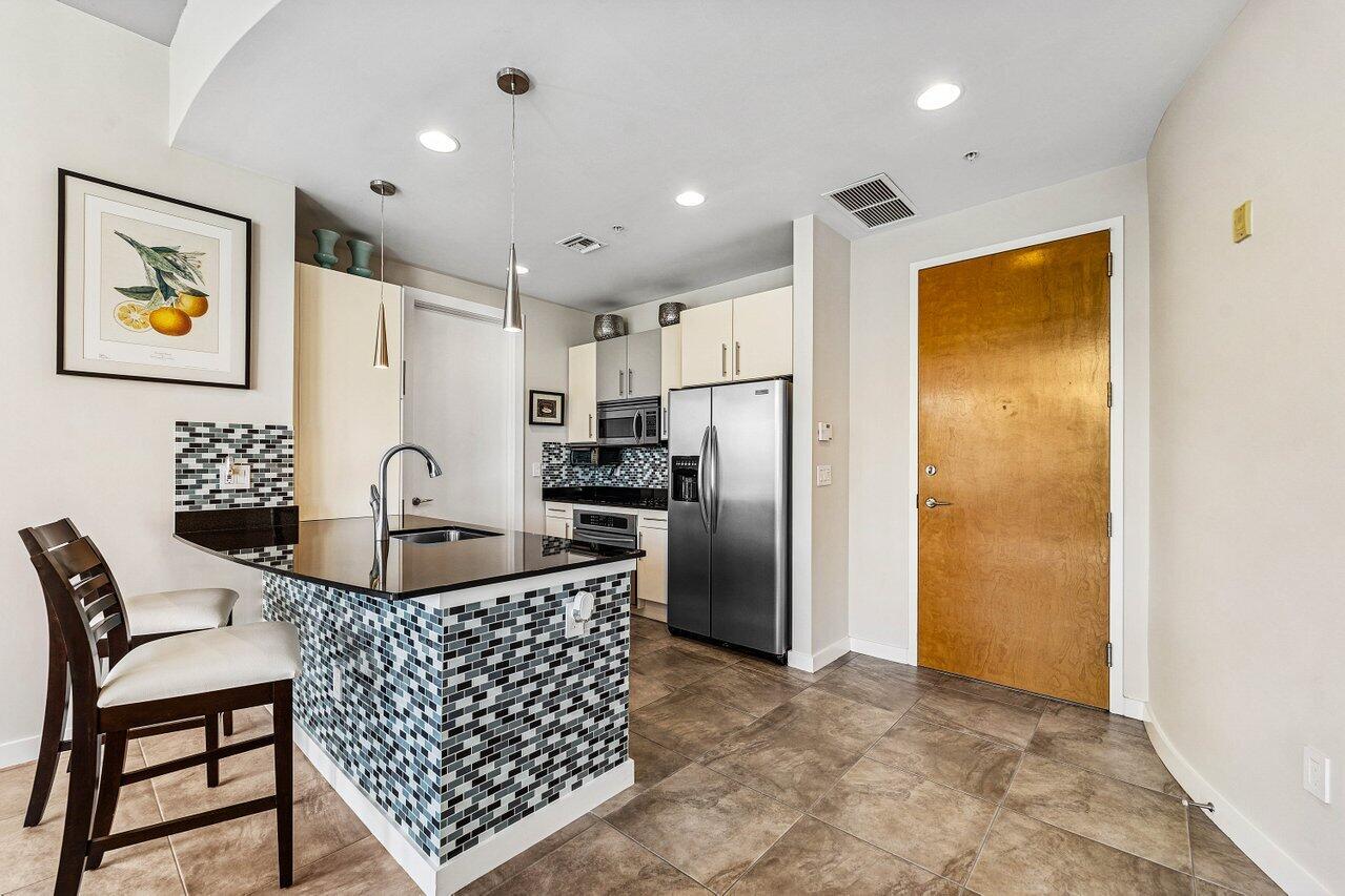 335 SE 6th Avenue 304