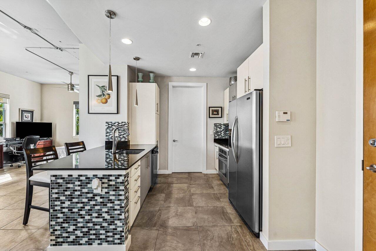 MERIDIAN DELRAY CONDO - Residential