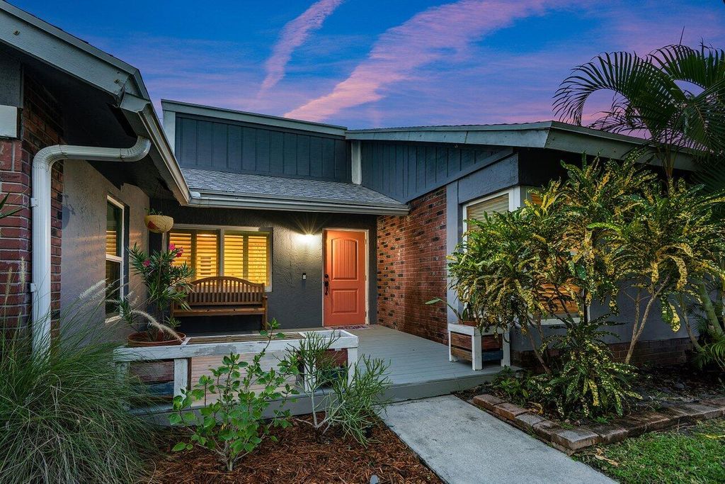 Photo of 603 NW 11th Street, Boynton Beach, FL 33426 (MLS # R11017365)